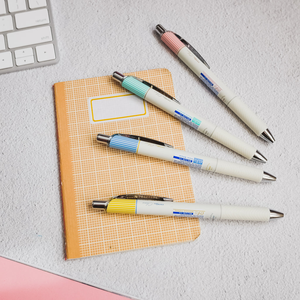 Pentel EnerGel Clena intrekbare vloeibare gel pen, micro fijne punt 0,3 mm naaldpunt, zwarte inkt, sax blauw lichaam (BLN73LS-A Pentel EnerGel Clena intrekbare vloeibare gel pen, micro fijne punt 0,3 mm naaldpunt, zwarte inkt, sax blauw lichaam (BLN73LS-A